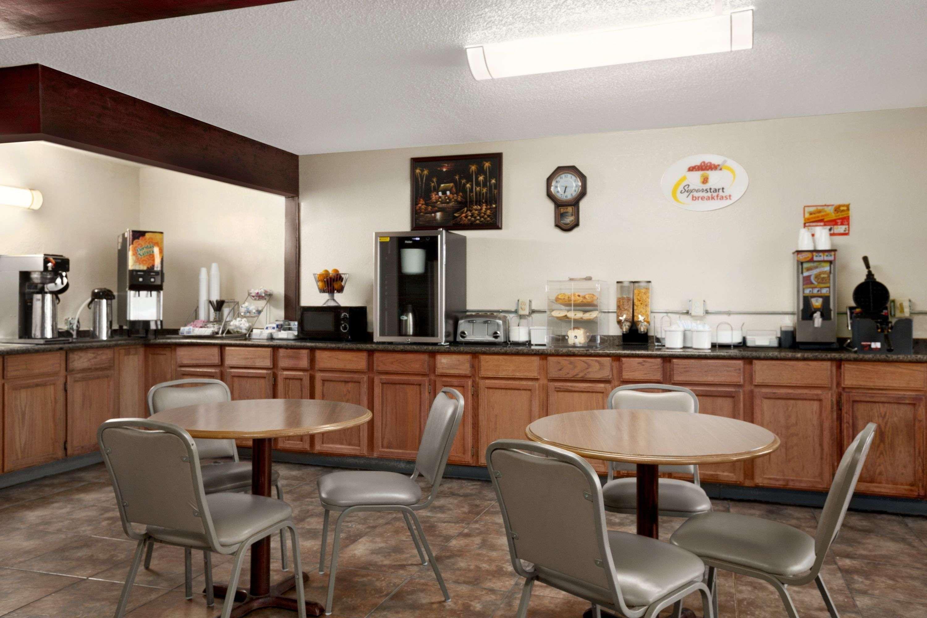 Super 8 By Wyndham Carlsbad Motel Exterior photo