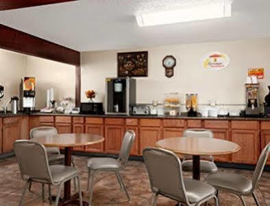 Super 8 By Wyndham Carlsbad Motel Exterior photo